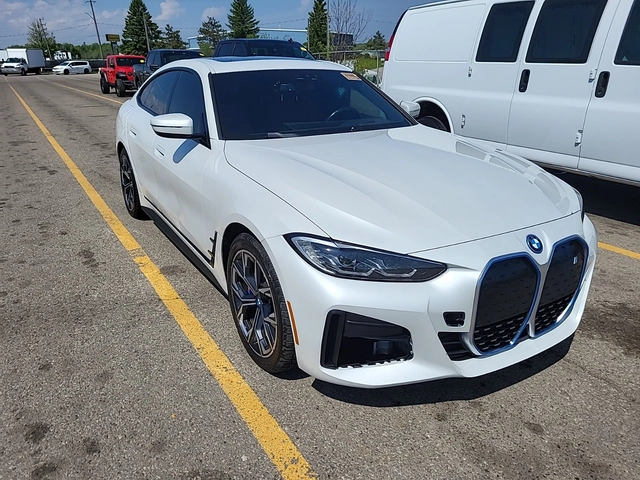 BMW i4 eDrive40 Gran Coupé / Panorama / - автомобили, коли, обяви за нови и употребявани 0