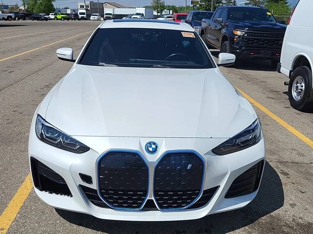 BMW i4 eDrive40 Gran Coupé / Panorama / - автомобили, коли, обяви за нови и употребявани 1