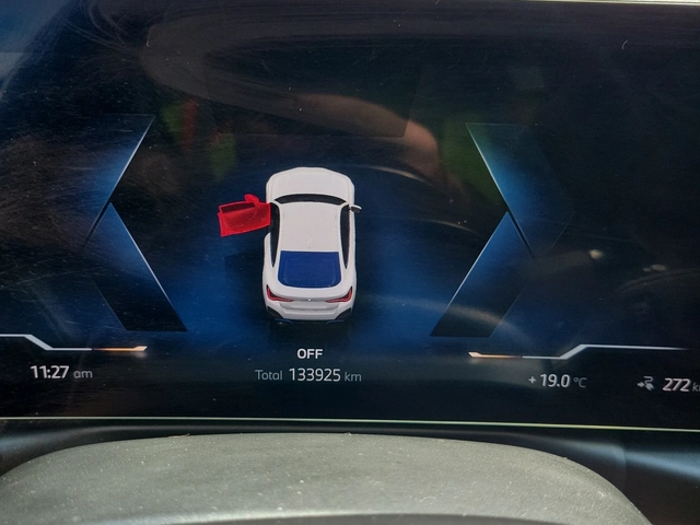 BMW i4 eDrive40 Gran Coupé / Panorama / - автомобили, коли, обяви за нови и употребявани 7