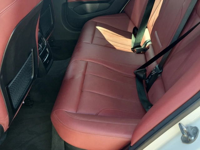 BMW i4 eDrive40 Gran Coupé / Panorama / - автомобили, коли, обяви за нови и употребявани 9