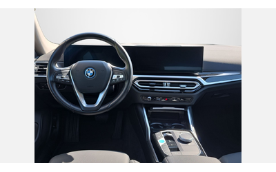 BMW i4 eDrive40 - автомобили, коли, обяви за нови и употребявани 6
