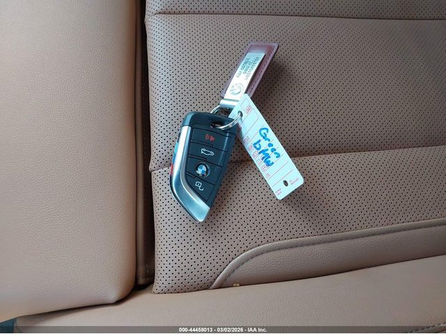 BMW i4 ELECTRIC All Wheel Drive - автомобили, коли, обяви за нови и употребявани 8