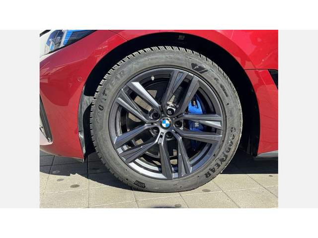 BMW i4 xDrive40 - автомобили, коли, обяви за нови и употребявани 3