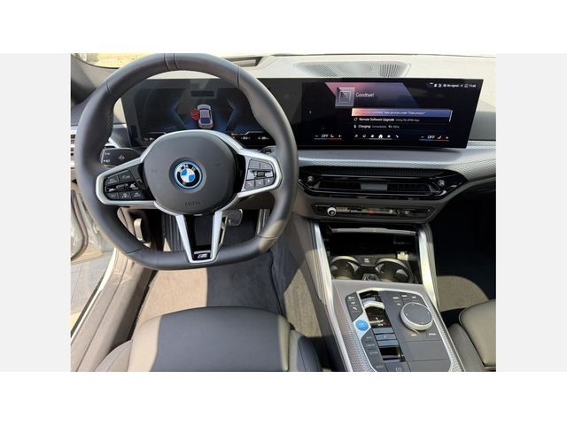 BMW i4 xDrive40 Gran Coupe - автомобили, коли, обяви за нови и употребявани 11