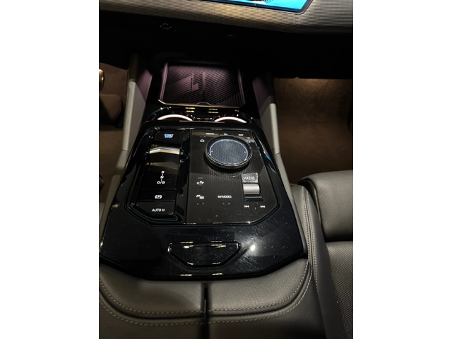 BMW i5 M60 xDrive Налична - автомобили, коли, обяви за нови и употребявани 10