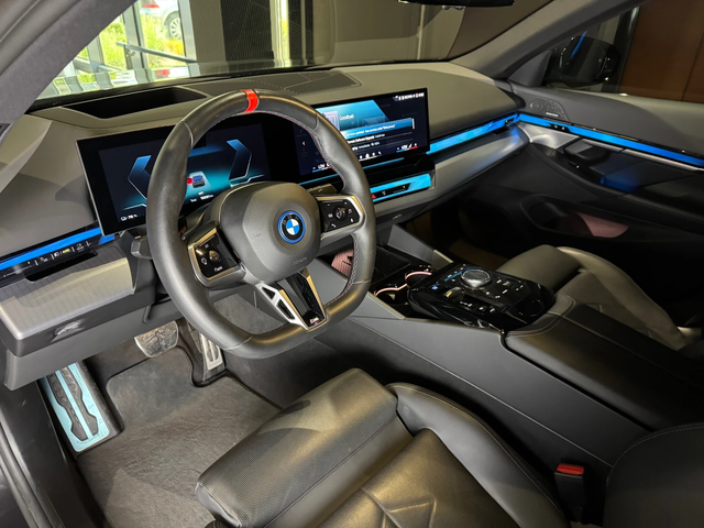 BMW i5 M60 xDrive Налична - автомобили, коли, обяви за нови и употребявани 6