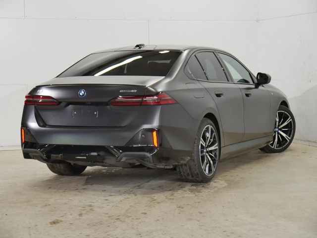 BMW i5 eDrive40 M SPORT - автомобили, коли, обяви за нови и употребявани 2