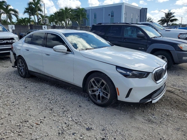 BMW i5 EDRIVE 40 - автомобили, коли, обяви за нови и употребявани 2