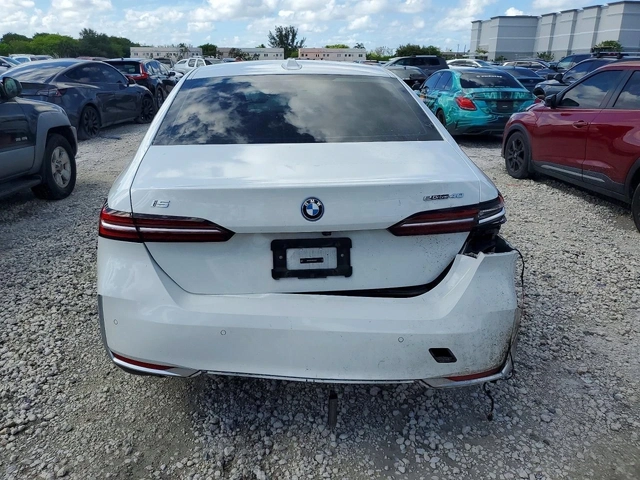 BMW i5 EDRIVE 40 - автомобили, коли, обяви за нови и употребявани 4