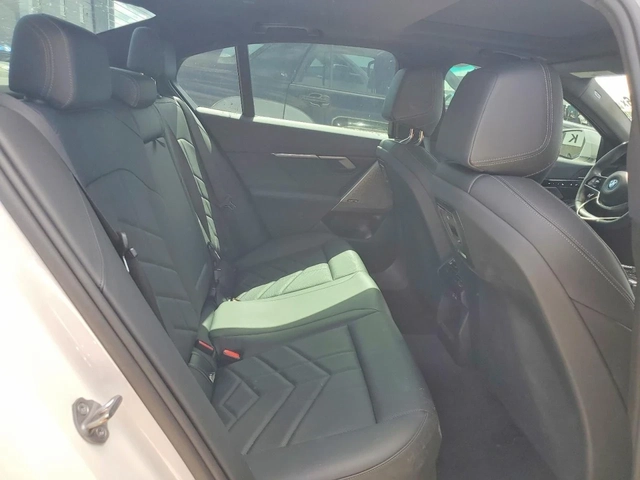 BMW i5 EDRIVE 40 - автомобили, коли, обяви за нови и употребявани 9