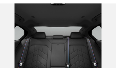 BMW i5 eDrive40 Sedan - автомобили, коли, обяви за нови и употребявани 10