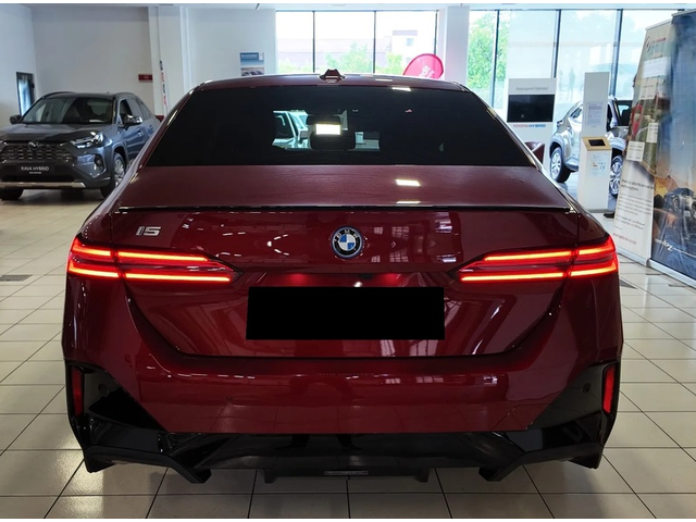 BMW i5 i5 xDrive40 M-Sport - автомобили, коли, обяви за нови и употребявани 3