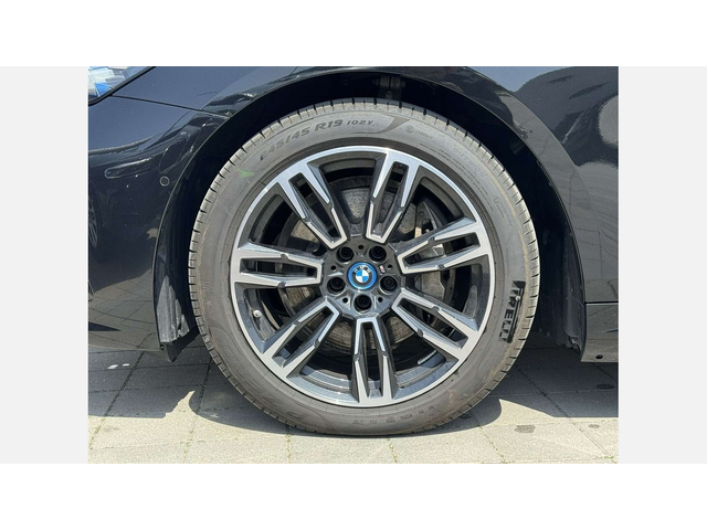BMW i5 xDrive40 - автомобили, коли, обяви за нови и употребявани 4