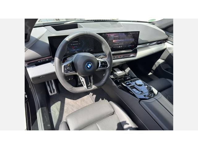 BMW i5 xDrive40 - автомобили, коли, обяви за нови и употребявани 5