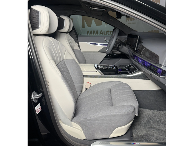 BMW i7 M70* M-Sport* TV* IconicGlow* Massage* SkyLounge - автомобили, коли, обяви за нови и употребявани 8