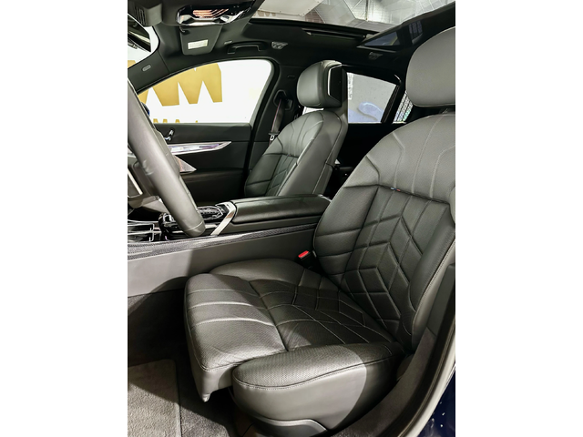 BMW i7 xDrive60* M-Sport* Iconic* Theatre* SkyLounge* Mas - автомобили, коли, обяви за нови и употребявани 7