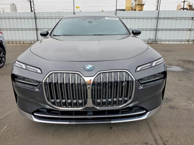 BMW i7 ПОДГРЕВ* ОБДУХВАНЕ* Bowers&Wilkins* HEADUP* 360* - автомобили, коли, обяви за нови и употребявани 2