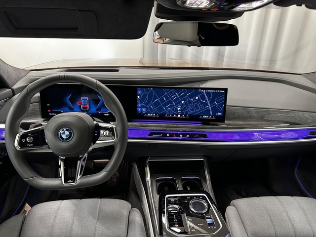 BMW i7 i7 M70 xDrive - автомобили, коли, обяви за нови и употребявани 7
