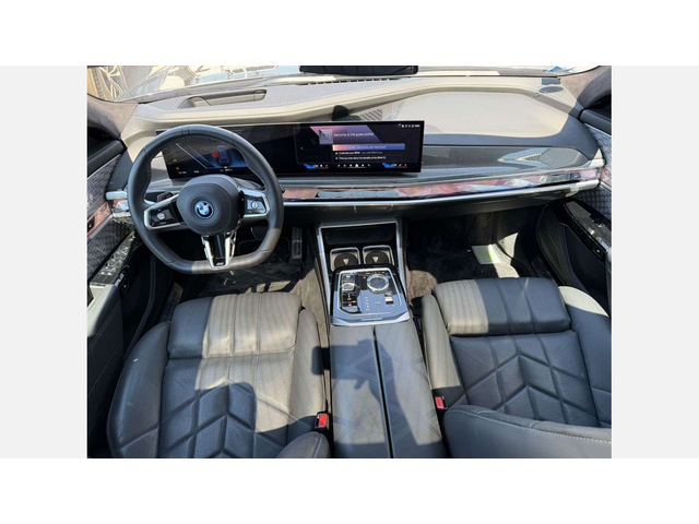 BMW i7 xDrive60 - автомобили, коли, обяви за нови и употребявани 5