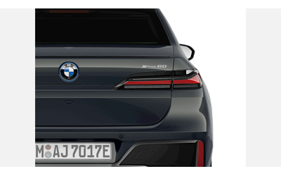 bmw-i7-xdrive60-sedan - 5