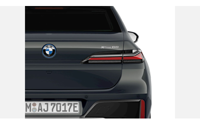 bmw-i7-xdrive60-sedan - 5