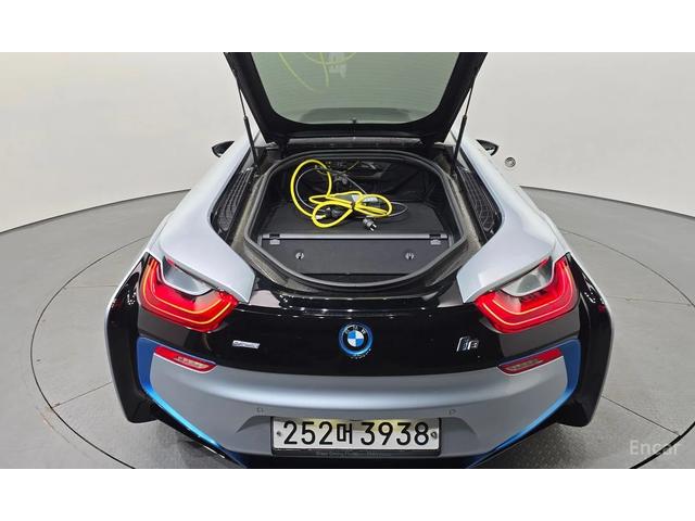 BMW i8 * КОЖА* ПОДГРЕВ* HEAD-UP* FULL* - автомобили, коли, обяви за нови и употребявани 13