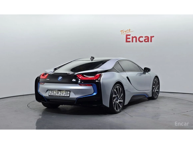 BMW i8 * КОЖА* ПОДГРЕВ* HEAD-UP* FULL* - автомобили, коли, обяви за нови и употребявани 1