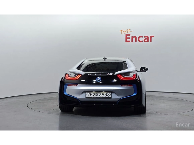 BMW i8 * КОЖА* ПОДГРЕВ* HEAD-UP* FULL* - автомобили, коли, обяви за нови и употребявани 3