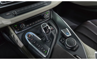 BMW i8 * КОЖА* ПОДГРЕВ* HEAD-UP* FULL* - автомобили, коли, обяви за нови и употребявани 6