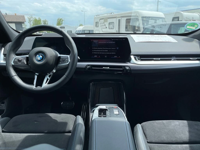 BMW iX iX1 - автомобили, коли, обяви за нови и употребявани 3