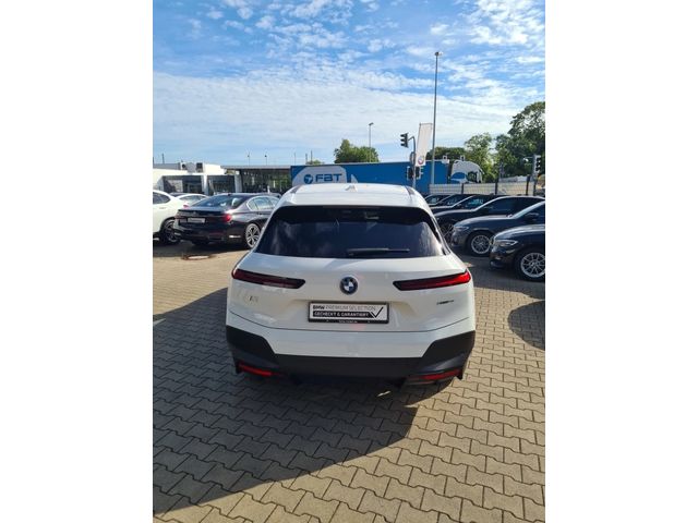 BMW iX xDrive40 - автомобили, коли, обяви за нови и употребявани 3