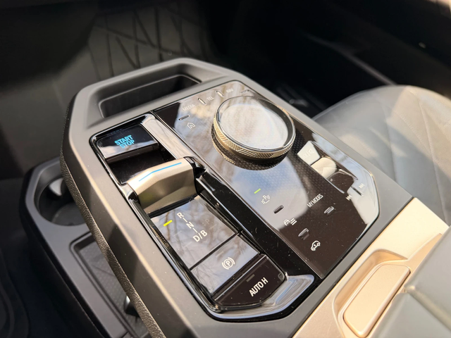 BMW iX 50 / X-DRIVE / ВЪЗДУХ - автомобили, коли, обяви за нови и употребявани 13