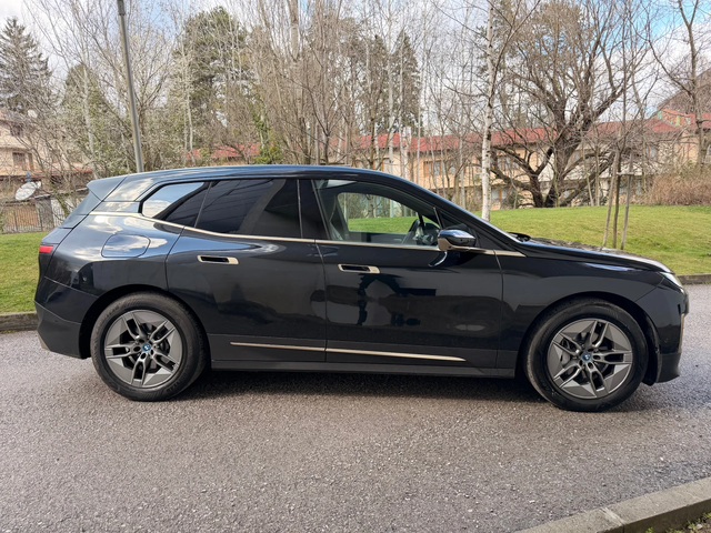 BMW iX 50 / X-DRIVE / ВЪЗДУХ - автомобили, коли, обяви за нови и употребявани 7