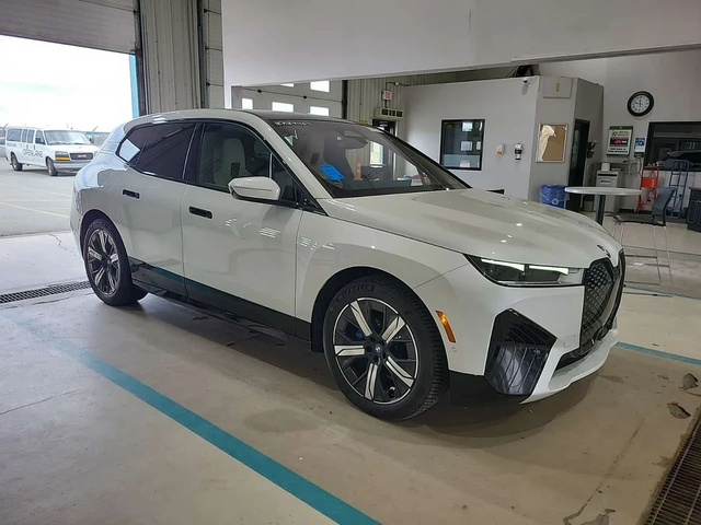 BMW iX XDRIVE50| Soft Close| DISTRONIC| Panorama| Sportpa - автомобили, коли, обяви за нови и употребявани 1