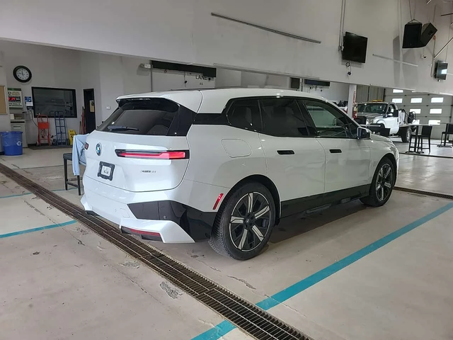 BMW iX XDRIVE50| Soft Close| DISTRONIC| Panorama| Sportpa - автомобили, коли, обяви за нови и употребявани 2
