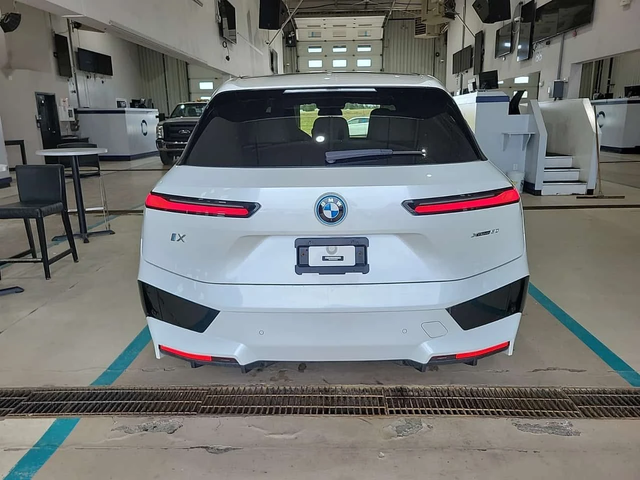 BMW iX XDRIVE50| Soft Close| DISTRONIC| Panorama| Sportpa - автомобили, коли, обяви за нови и употребявани 3