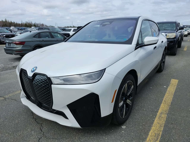 BMW iX XDRIVE50| HARMAN KARDON| PANO| ОБДУХВАНЕ| 2 КЛЮЧА| - автомобили, коли, обяви за нови и употребявани 0
