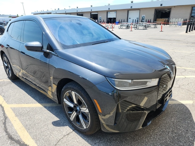 BMW iX AWD / Sky Lounge / Curved Display / - автомобили, коли, обяви за нови и употребявани 1