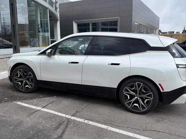 BMW iX xDrive50 - автомобили, коли, обяви за нови и употребявани 1