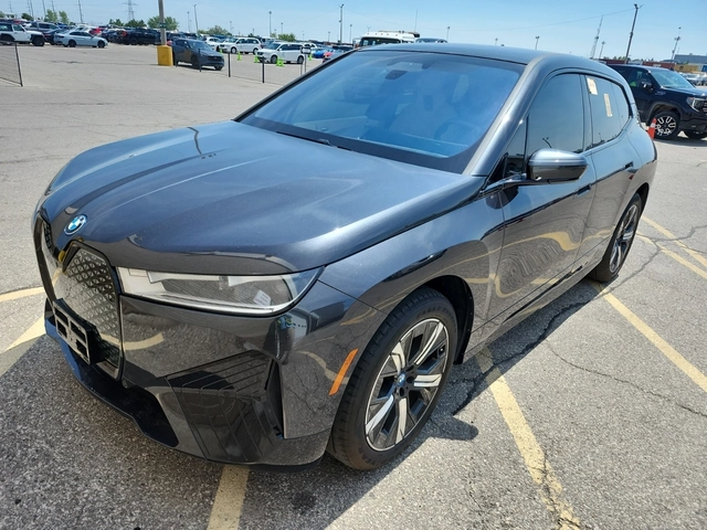 BMW iX AWD / Sky Lounge / Curved Display / - автомобили, коли, обяви за нови и употребявани 0