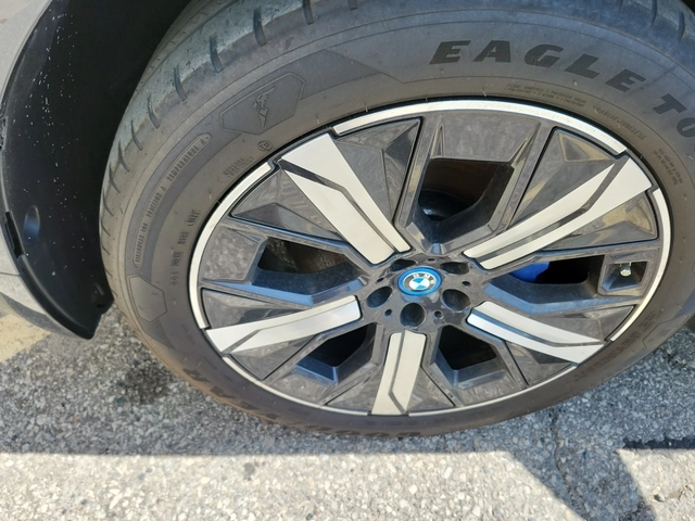 BMW iX AWD / Sky Lounge / Curved Display / - автомобили, коли, обяви за нови и употребявани 5
