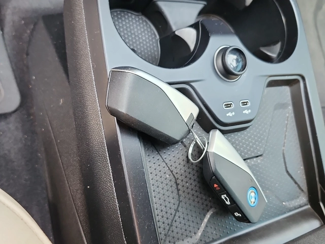 BMW iX AWD / Sky Lounge / Curved Display / - автомобили, коли, обяви за нови и употребявани 6
