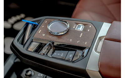 BMW IX xDrive 50/Harman Kardon/Swarovski/Design/Камера 360/Ambient/ - автомобили, коли, обяви за нови и употребявани 10