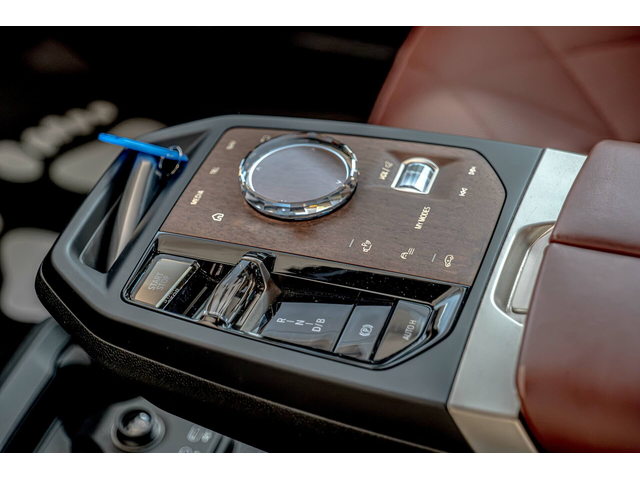 BMW IX xDrive 50/Harman Kardon/Swarovski/Design/Камера 360/Ambient/ - автомобили, коли, обяви за нови и употребявани 10