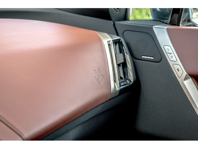 BMW IX xDrive 50/Harman Kardon/Swarovski/Design/Камера 360/Ambient/ - автомобили, коли, обяви за нови и употребявани 11