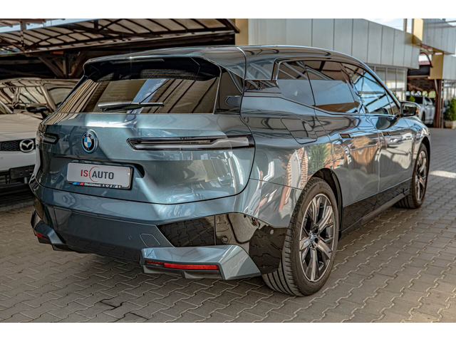 BMW IX xDrive 50/Harman Kardon/Swarovski/Design/Камера 360/Ambient/ - автомобили, коли, обяви за нови и употребявани 4