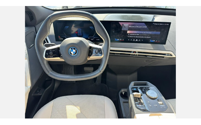 BMW iX xDrive40 - автомобили, коли, обяви за нови и употребявани 11