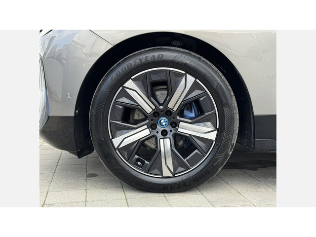 BMW iX xDrive40 - автомобили, коли, обяви за нови и употребявани 4