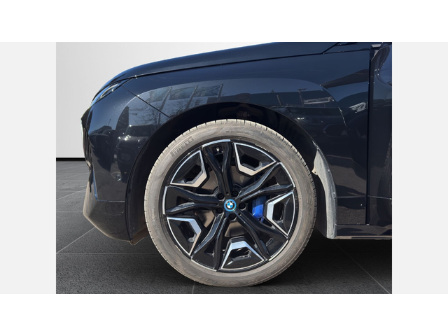 BMW iX xDrive40 - автомобили, коли, обяви за нови и употребявани 4