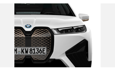 BMW iX xDrive40 - автомобили, коли, обяви за нови и употребявани 5